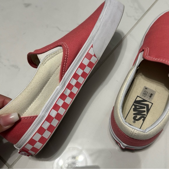 Slip on Vans women’s size 7 salmon color - Picture 5 of 6
